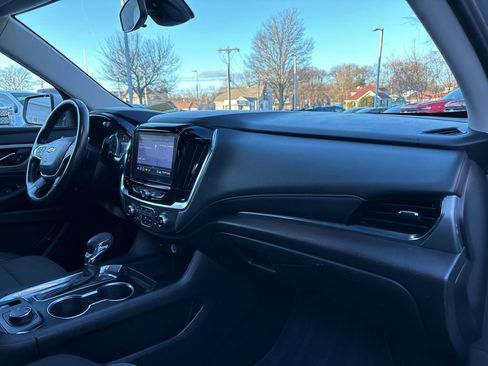 Used 2021 Chevrolet Traverse LT image 20
