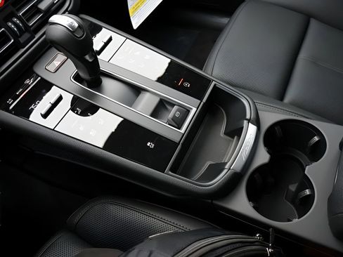 New 2026 Porsche Macan image 24