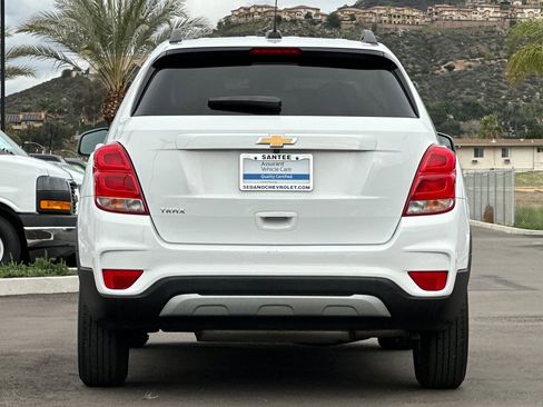Used 2022 Chevrolet Trax LT w/ LT Convenience Package image 5