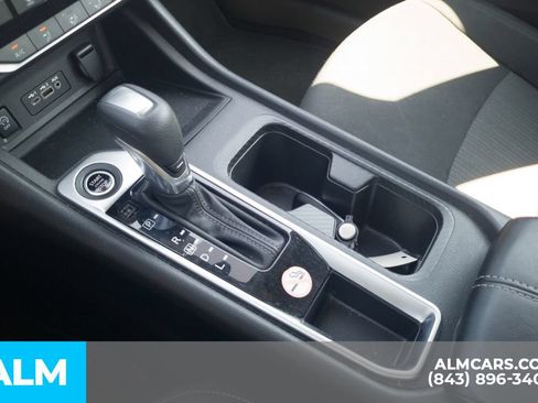 Used 2024 Nissan Sentra SV FWD image 9