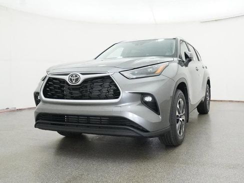 New 2026 Toyota Highlander XLE image 32