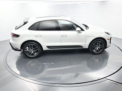 Used 2025 Porsche Macan image 45