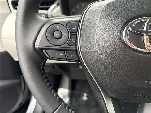 Certified 2025 Toyota Corolla Cross LE image 15