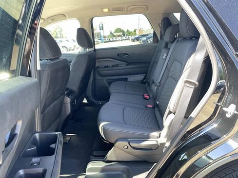 Used 2025 Nissan Pathfinder SV FWD image 9