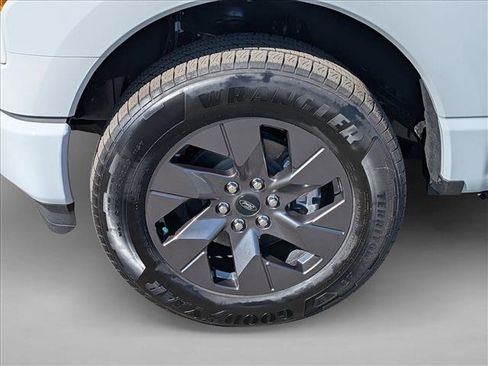 Used 2024 Ford F150 Lightning Lariat image 22