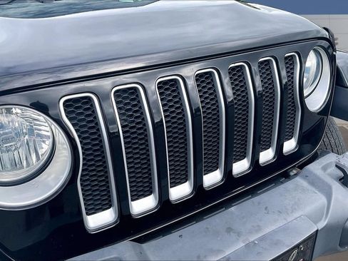 Used 2020 Jeep Wrangler Unlimited Sahara AWD/4WD image 32