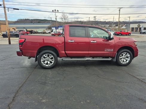 Used 2021 Nissan Titan SL w/ Moonroof Package image 16