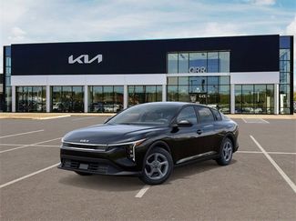 New 2025 Kia K4 LXS image 1