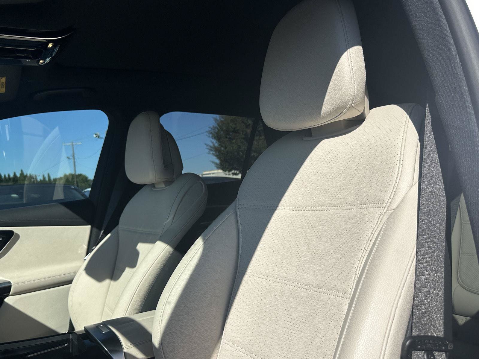 Used 2023 Mercedes-Benz GLC 300 4MATIC image 11