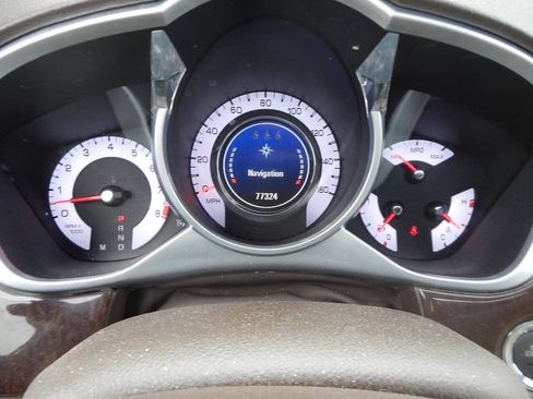 Used 2011 Cadillac SRX Luxury FWD image 3