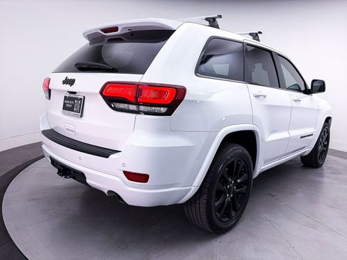 Used 2019 Jeep Grand Cherokee Altitude RWD image 10
