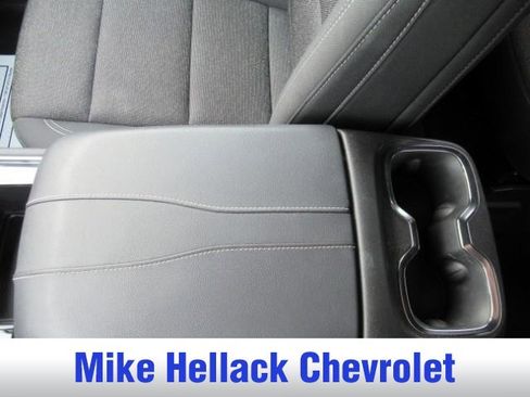 Used 2025 Chevrolet Traverse LT image 30