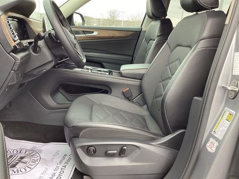 Used 2024 Volkswagen Atlas SE image 14