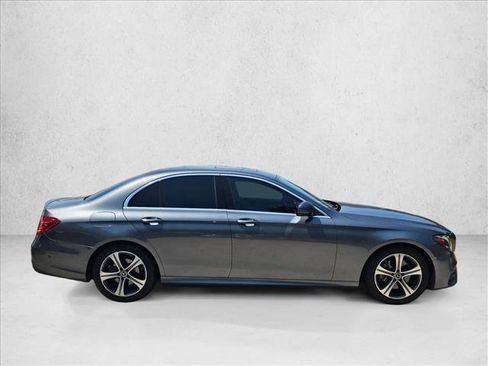 Used 2018 Mercedes-Benz E 300 image 4