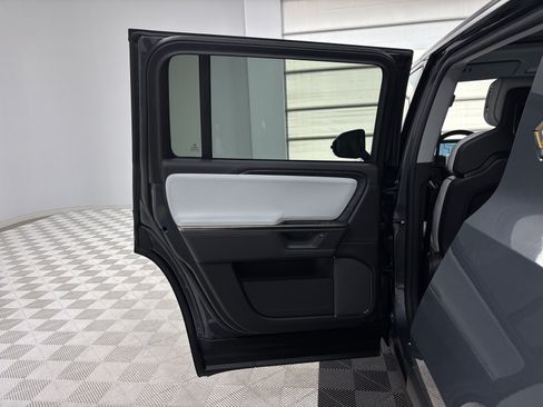 Used 2025 Rivian R1S Adventure Dual AWD/4WD image 17