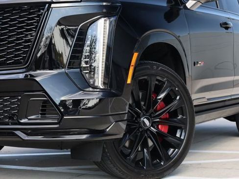 Certified 2025 Cadillac Escalade V w/ LPO, ONYX Package image 7