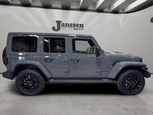 Used 2025 Jeep Wrangler Unlimited Sahara AWD/4WD image 5