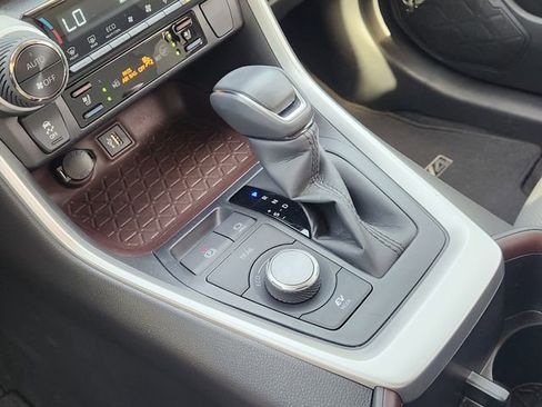 Used 2023 Toyota RAV4 Limited image 16