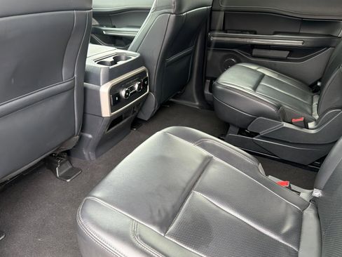 Used 2024 Ford Expedition XLT AWD/4WD image 11
