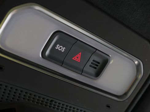 Used 2022 Rivian R1S Launch Edition AWD/4WD image 10