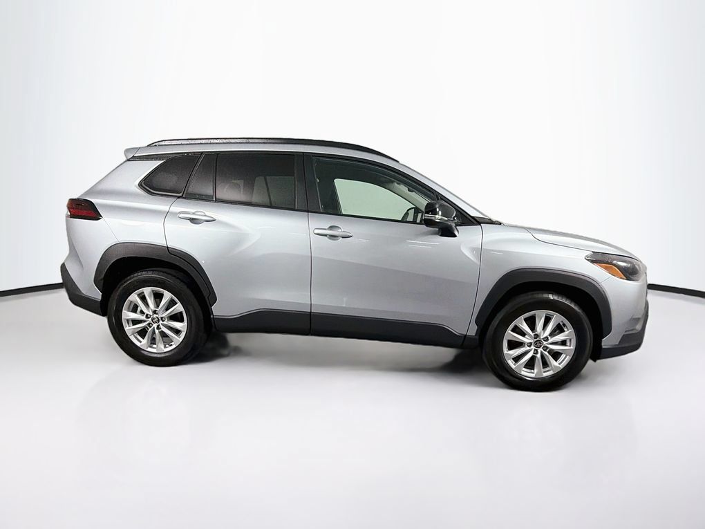 Used 2026 Toyota Corolla Cross LE FWD image 11