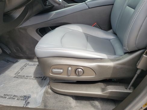 Used 2022 Buick Enclave Essence FWD image 12