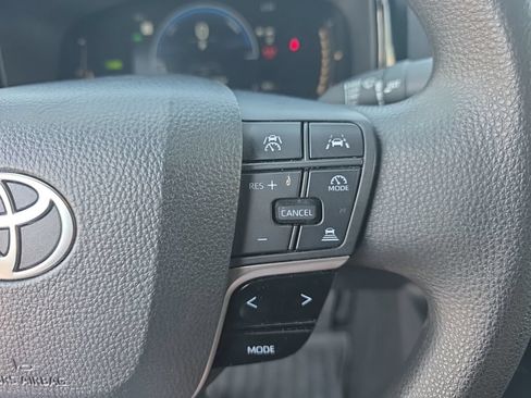 Used 2025 Toyota Camry LE FWD image 17