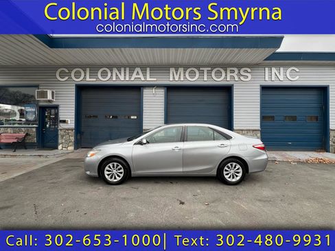 Used 2015 Toyota Camry LE image 1
