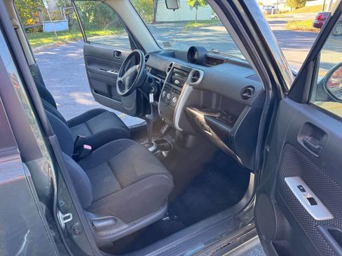Used 2005 Scion xB image 7