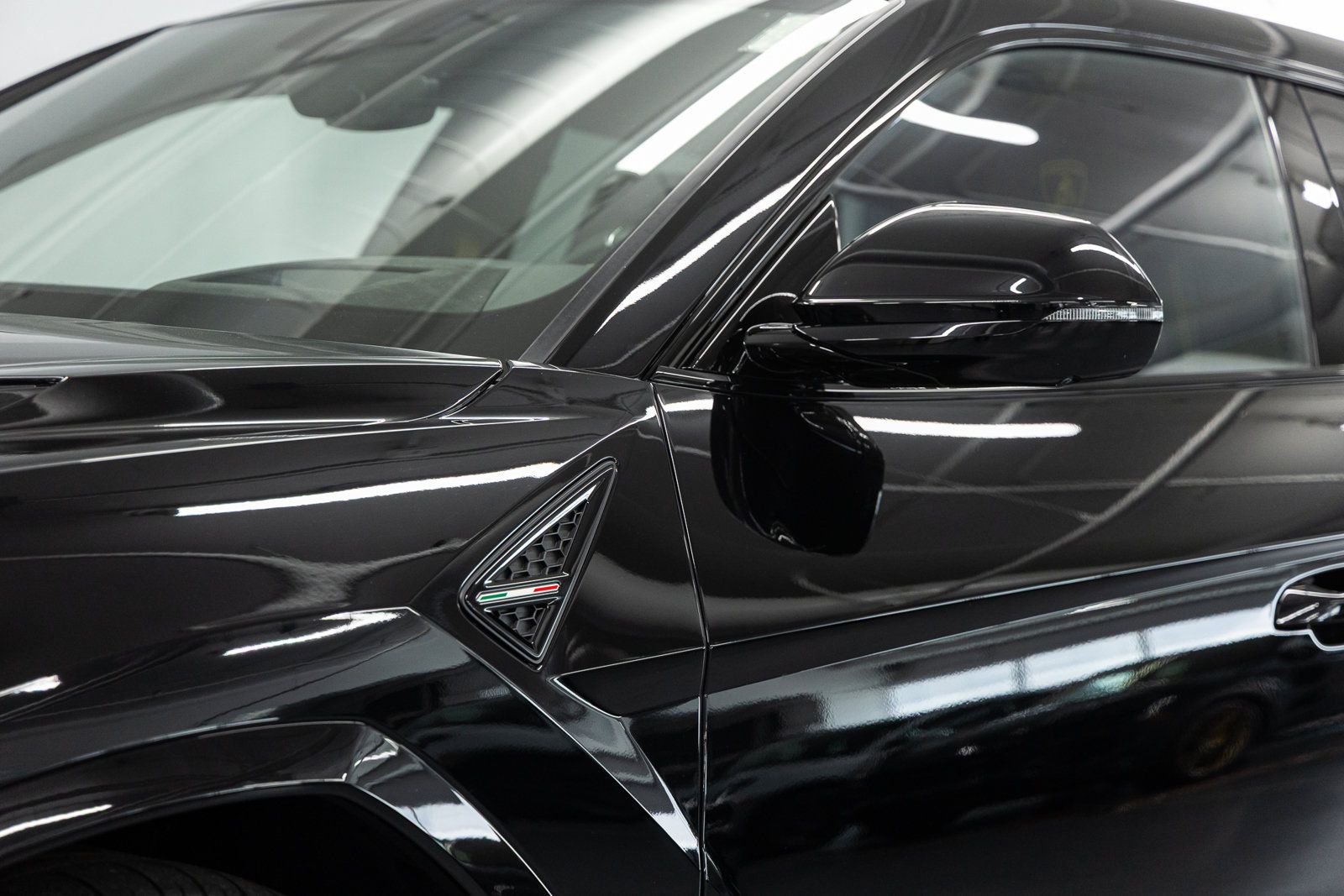Used 2024 Lamborghini Urus S AWD/4WD image 14