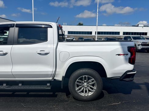 Used 2024 Chevrolet Colorado LT w/ LT Convenience Package II AWD/4WD image 5