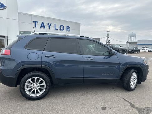 Used 2020 Jeep Cherokee Latitude w/ Cold Weather Group image 16