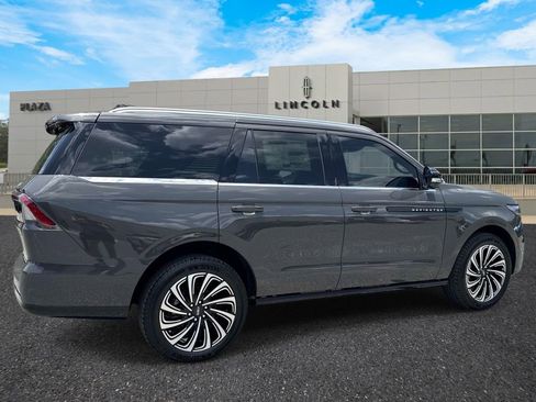 New 2026 Lincoln Navigator Black Label AWD/4WD image 3