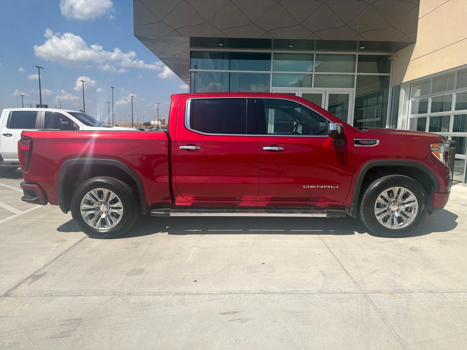 Used 2022 GMC Sierra 1500 Denali w/ Driver Alert Package II AWD/4WD image 4