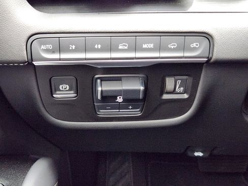 Certified 2024 Cadillac Escalade Sport w/ LPO, ONYX Package image 21