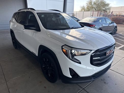 Used 2020 GMC Terrain SLT w/ Preferred Package image 3