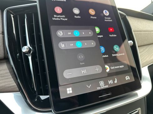 Certified 2025 Volvo XC90 B5 Plus image 31