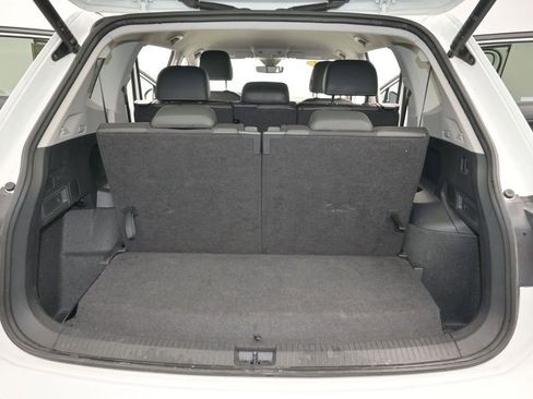 Used 2024 Volkswagen Tiguan SE image 11