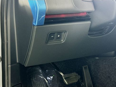 New 2025 Land Rover Range Rover SE image 10