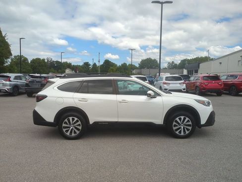 Used 2022 Subaru Outback Premium AWD/4WD image 4