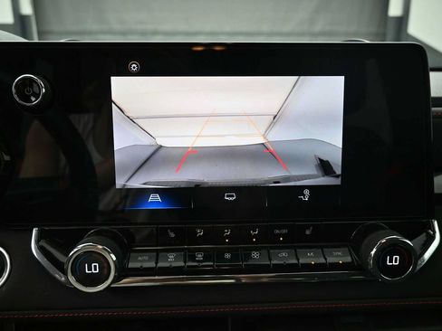 Used 2023 Chevrolet Colorado Z71 w/ Z71 Convenience Package 2 AWD/4WD image 8