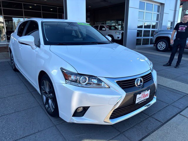 Used 2017 Lexus CT 200h w/ Navigation System Package FWD image 3