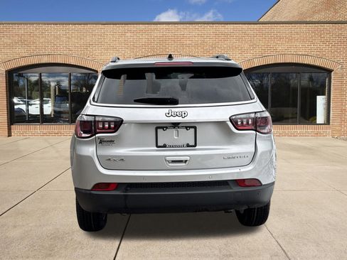 Used 2025 Jeep Compass Limited image 4
