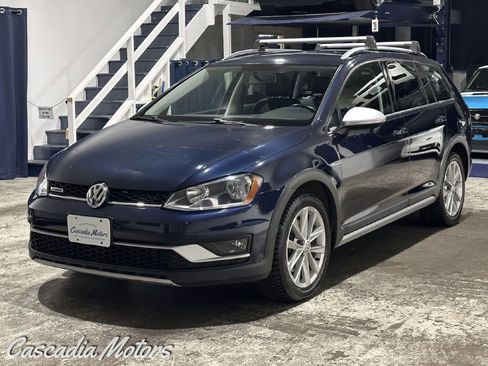 Used 2017 Volkswagen Golf Alltrack AWD/4WD image 3