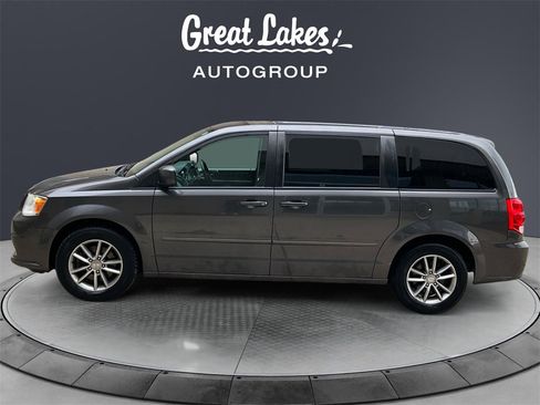 Used 2016 Dodge Grand Caravan SE image 2