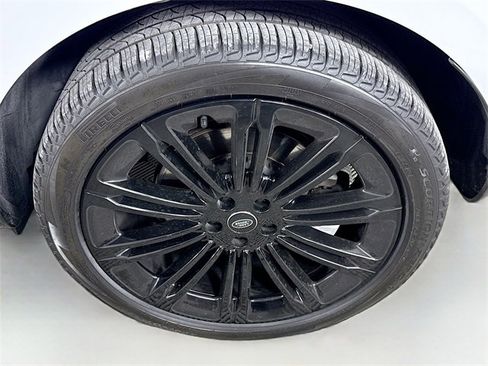 Certified 2023 Land Rover Range Rover SE image 33