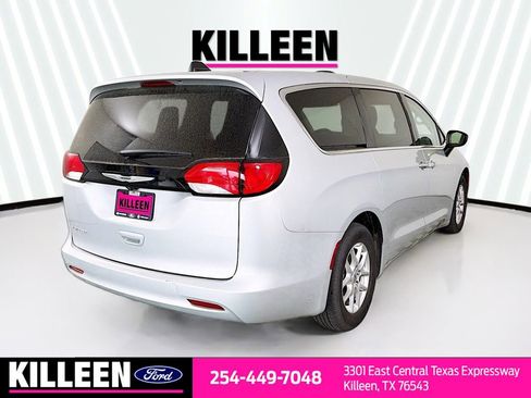 Used 2024 Chrysler Voyager LX image 8