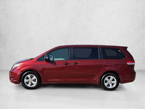Used 2011 Toyota Sienna FWD image 9