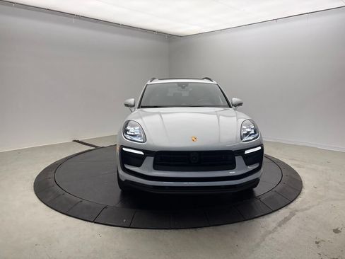 Certified 2023 Porsche Macan AWD/4WD image 8