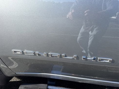 Used 2024 GMC Sierra 2500 Denali image 13